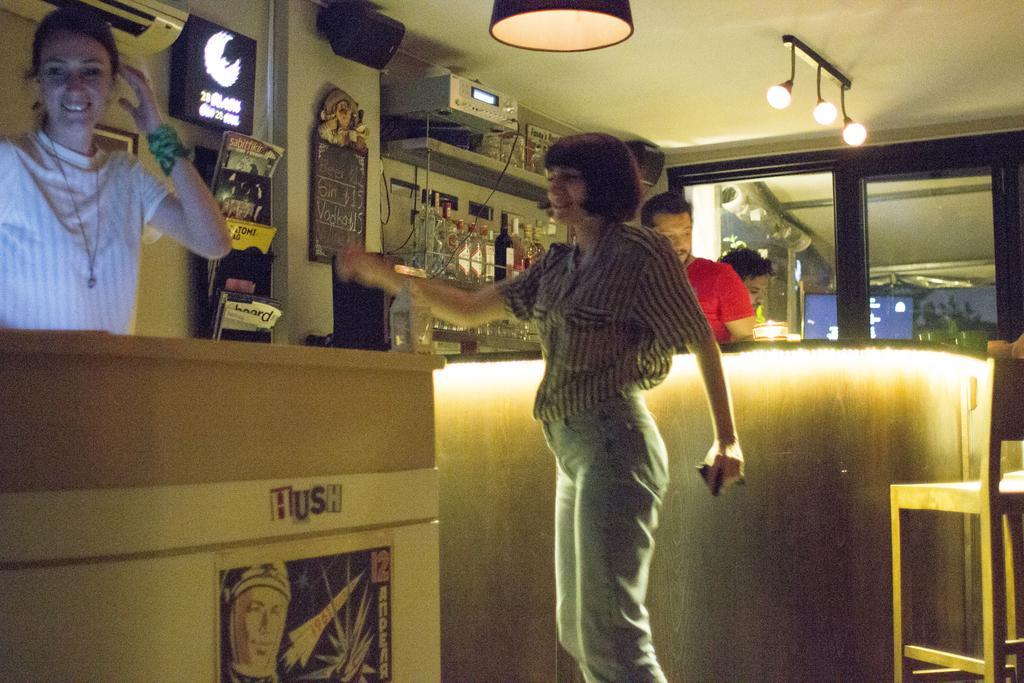 Hush Hostel Moda Istanbul Bagian luar foto