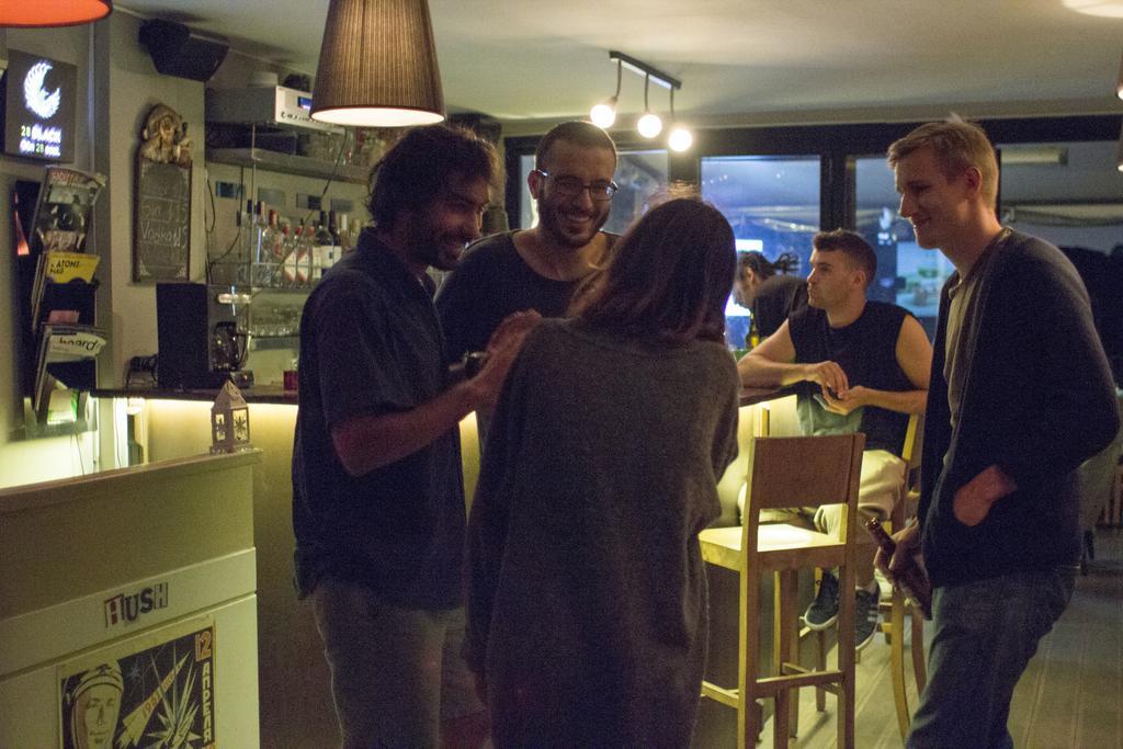 Hush Hostel Moda Istanbul Bagian luar foto