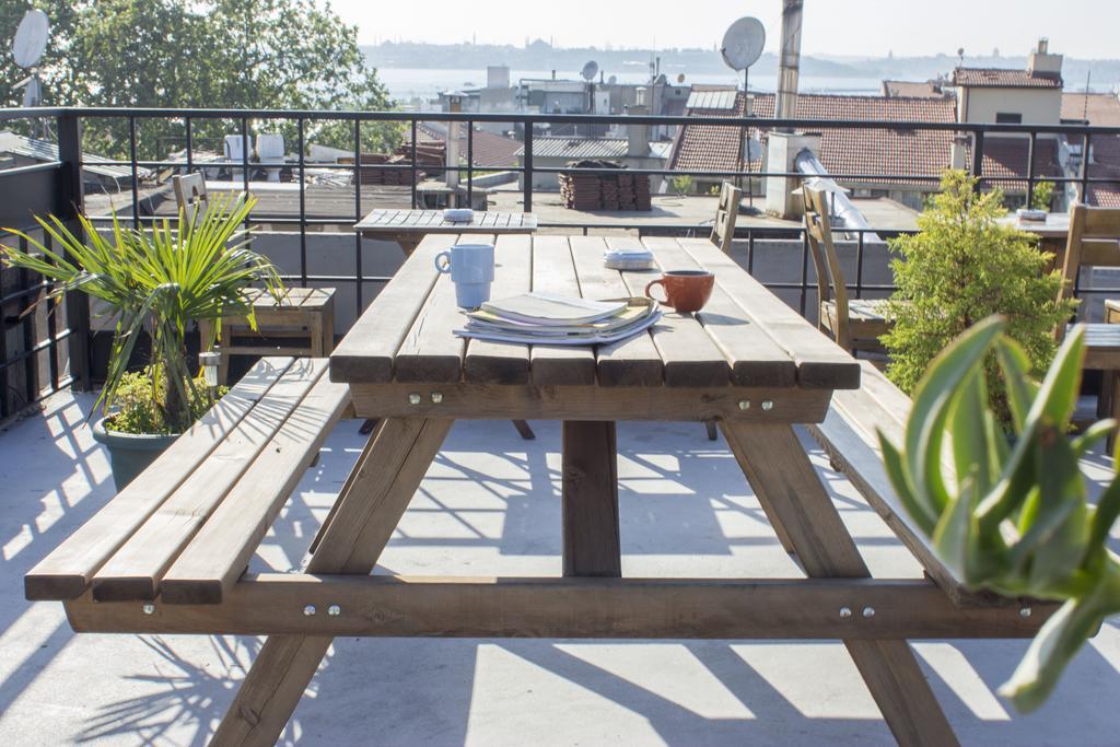 Hush Hostel Moda Istanbul Bagian luar foto