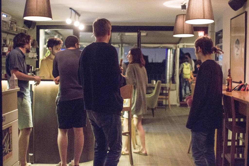 Hush Hostel Moda Istanbul Bagian luar foto