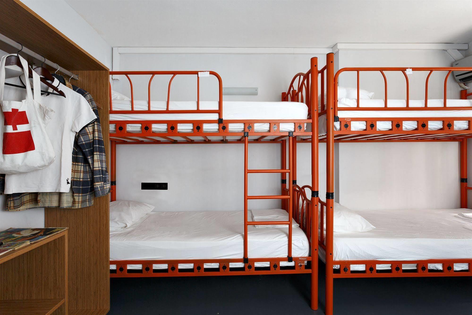 Hush Hostel Moda Istanbul Bagian luar foto