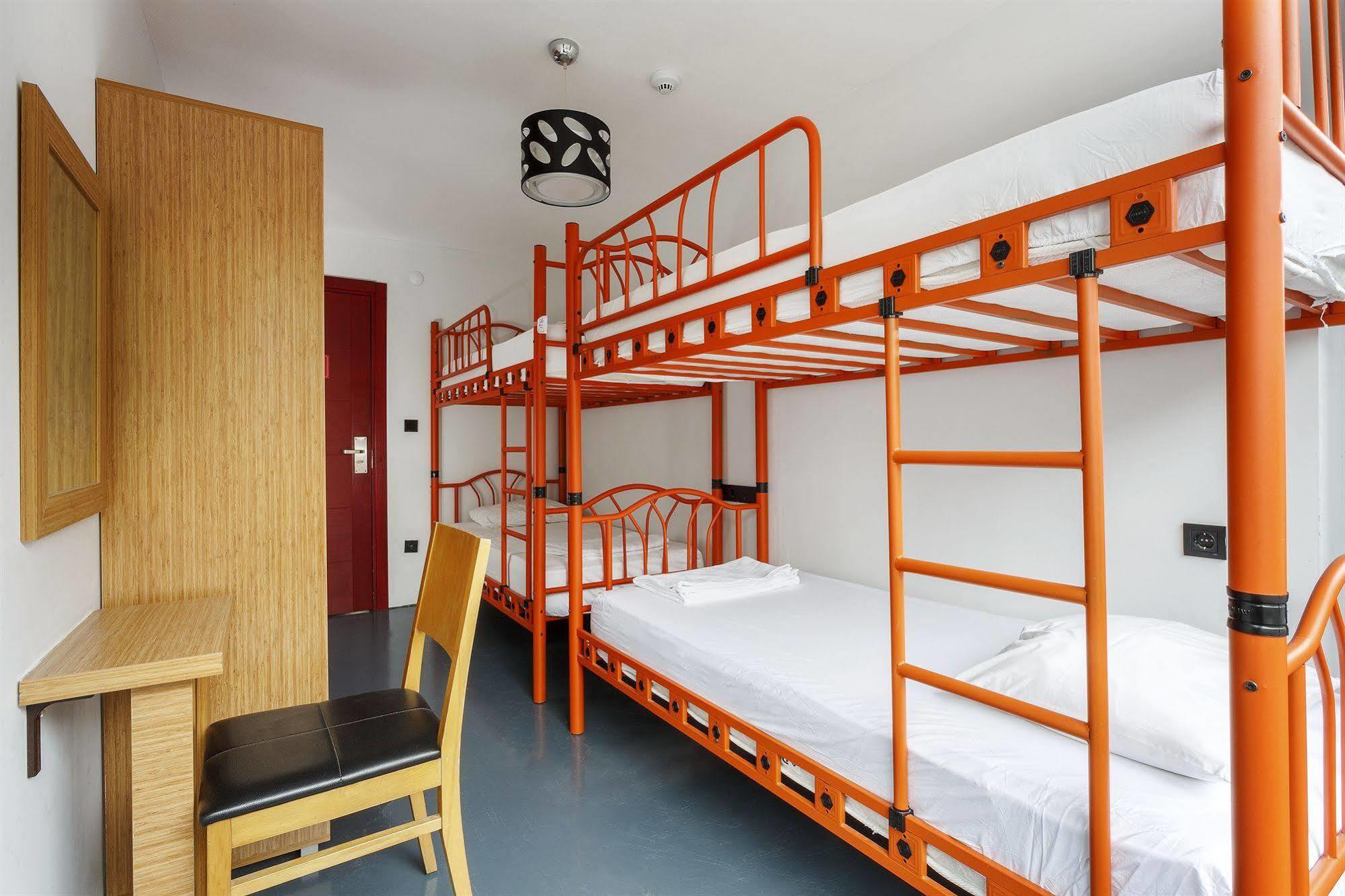 Hush Hostel Moda Istanbul Bagian luar foto