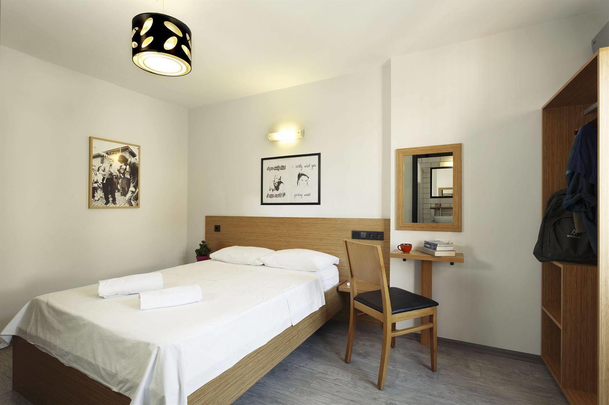 Hush Hostel Moda Istanbul Bagian luar foto