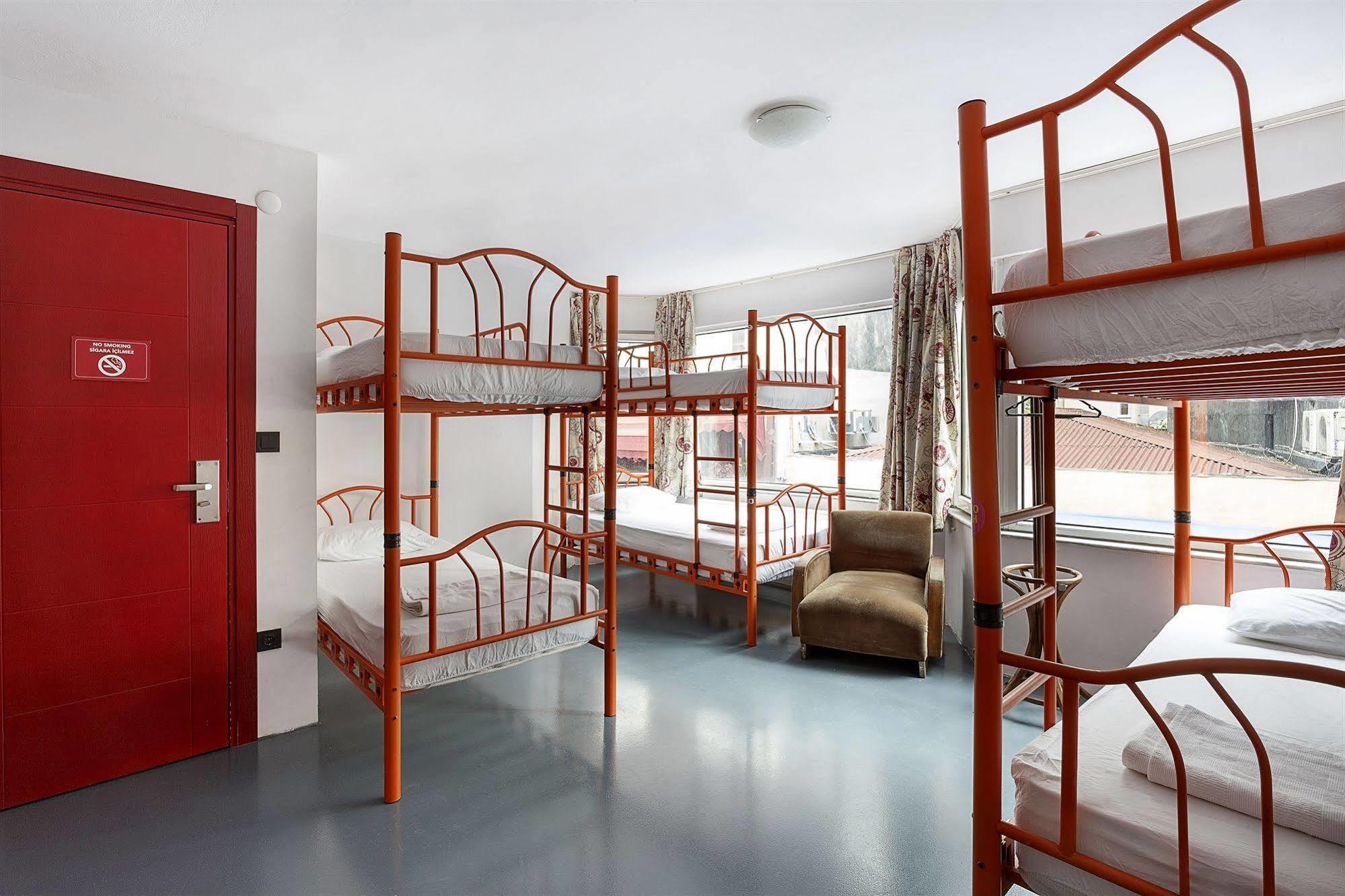 Hush Hostel Moda Istanbul Bagian luar foto