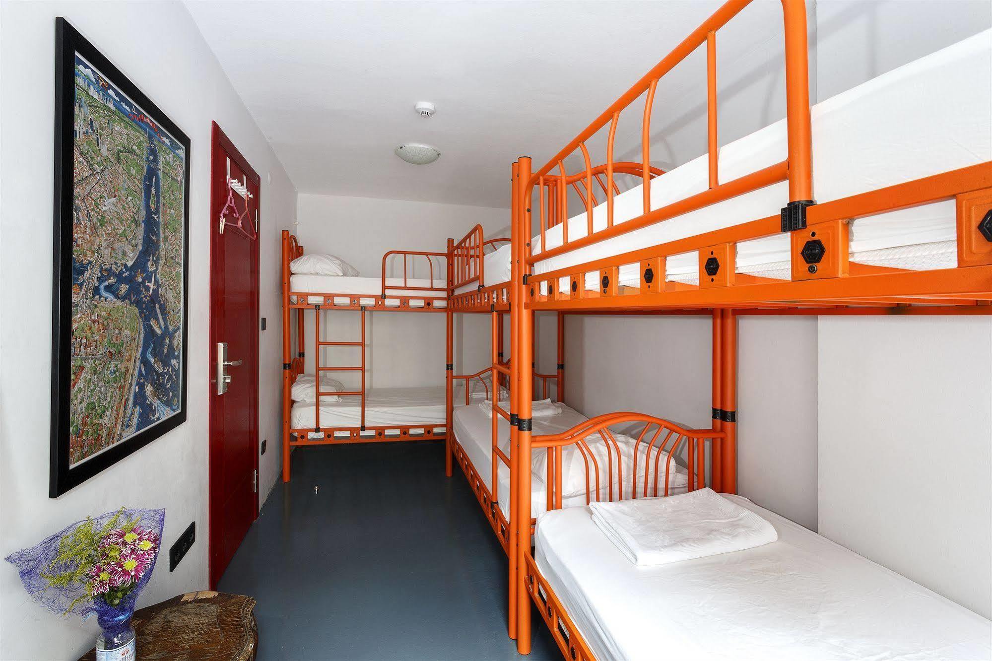 Hush Hostel Moda Istanbul Bagian luar foto