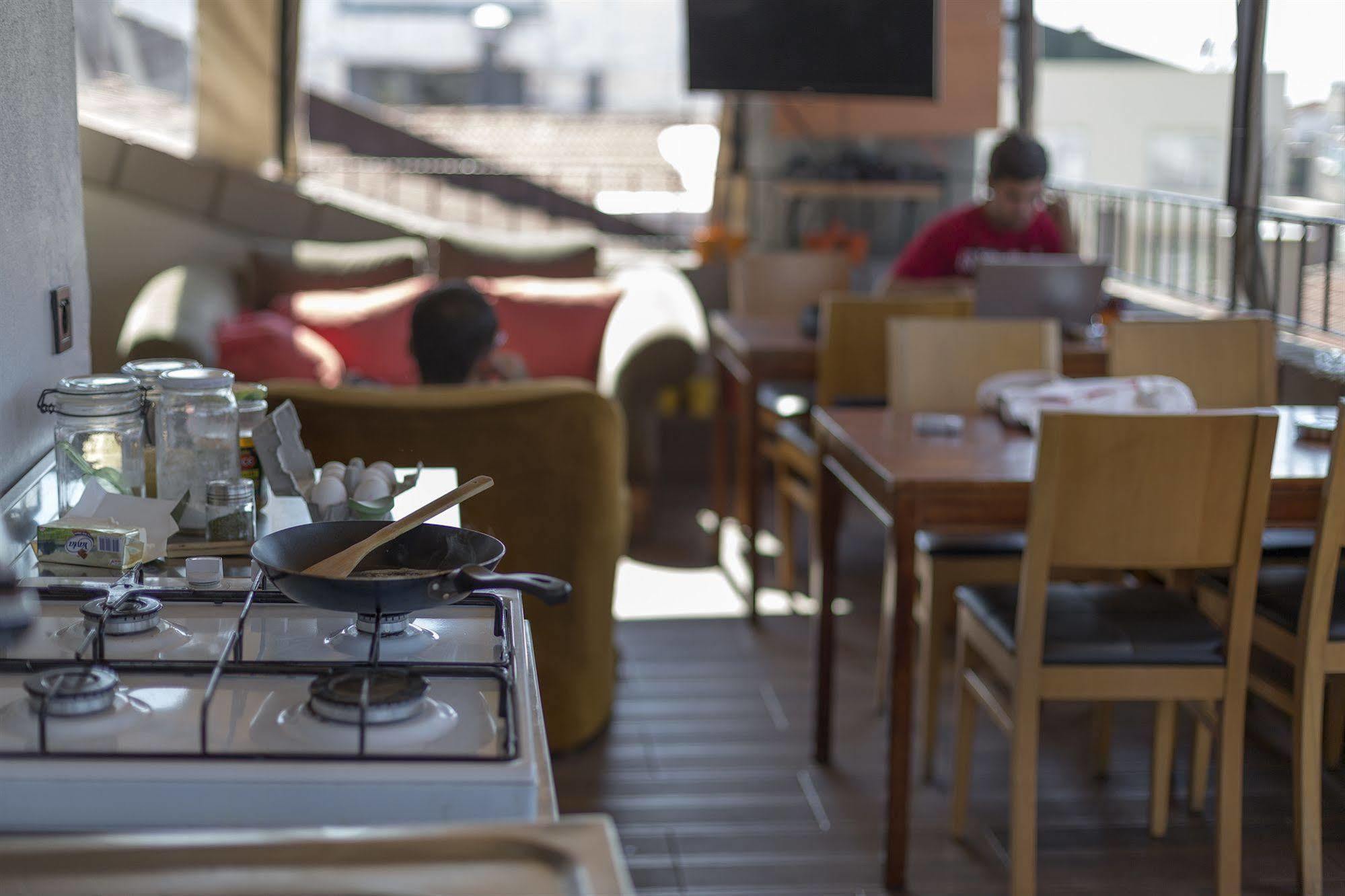 Hush Hostel Moda Istanbul Bagian luar foto