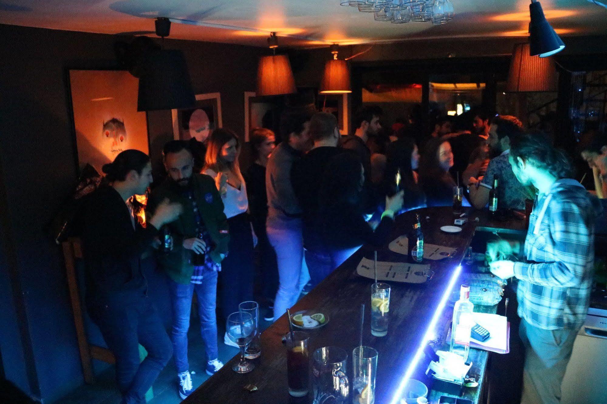 Hush Hostel Moda Istanbul Bagian luar foto
