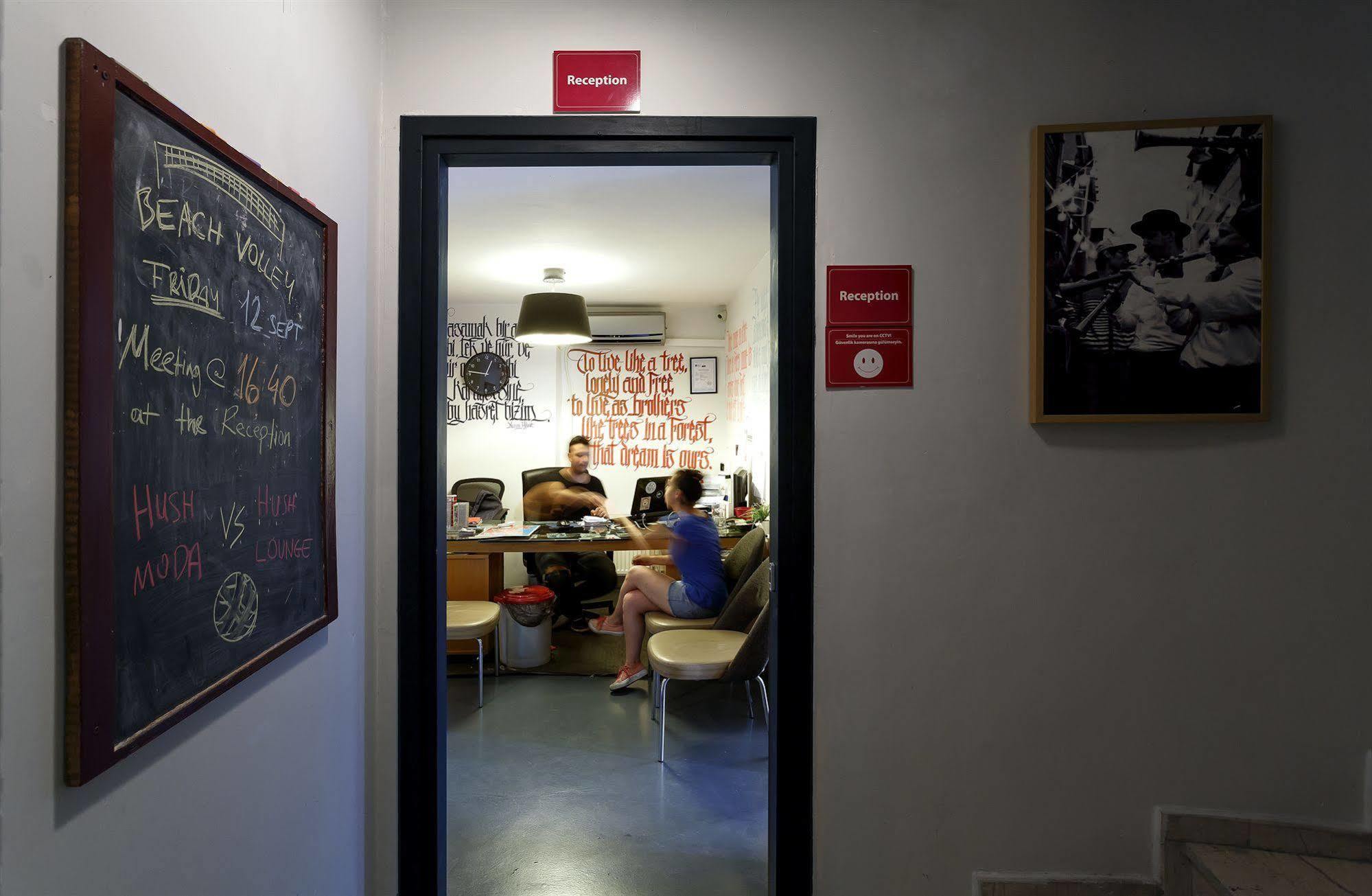 Hush Hostel Moda Istanbul Bagian luar foto